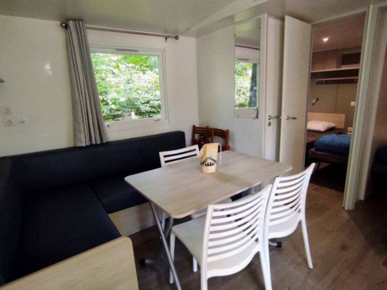 Mobile home for 6 with terrace at Challes-les-Eaux in Challes-les-Eaux, Chambéry region