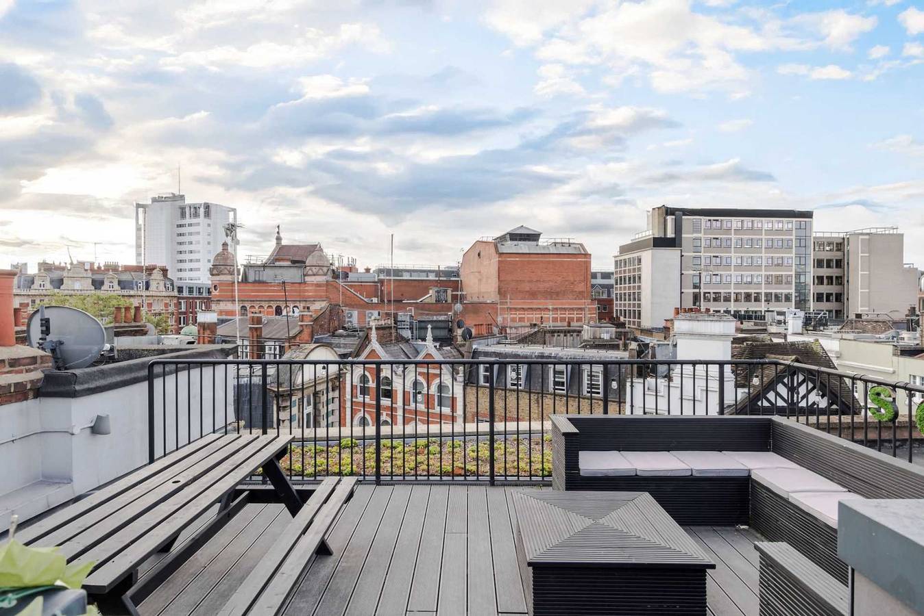 Entire apartment, The Influencer Suite - Soho - by Frankie Says in London, South East England