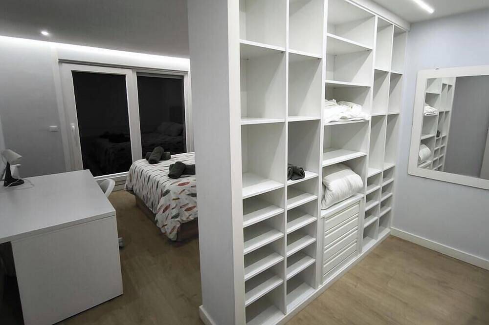 Entire apartment, Spacious and modern 4 bedroom apartment with terrace in Pontevedra City, Rías Baixas