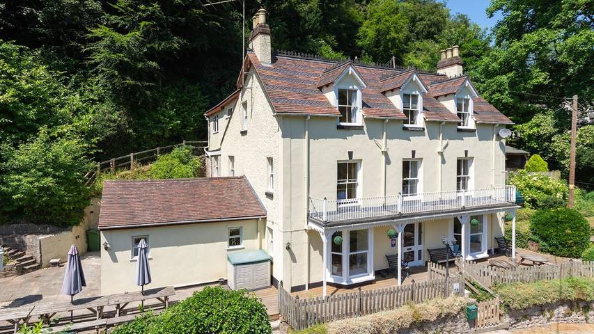 Holiday rental for 23 people, with garden in Symonds Yat
