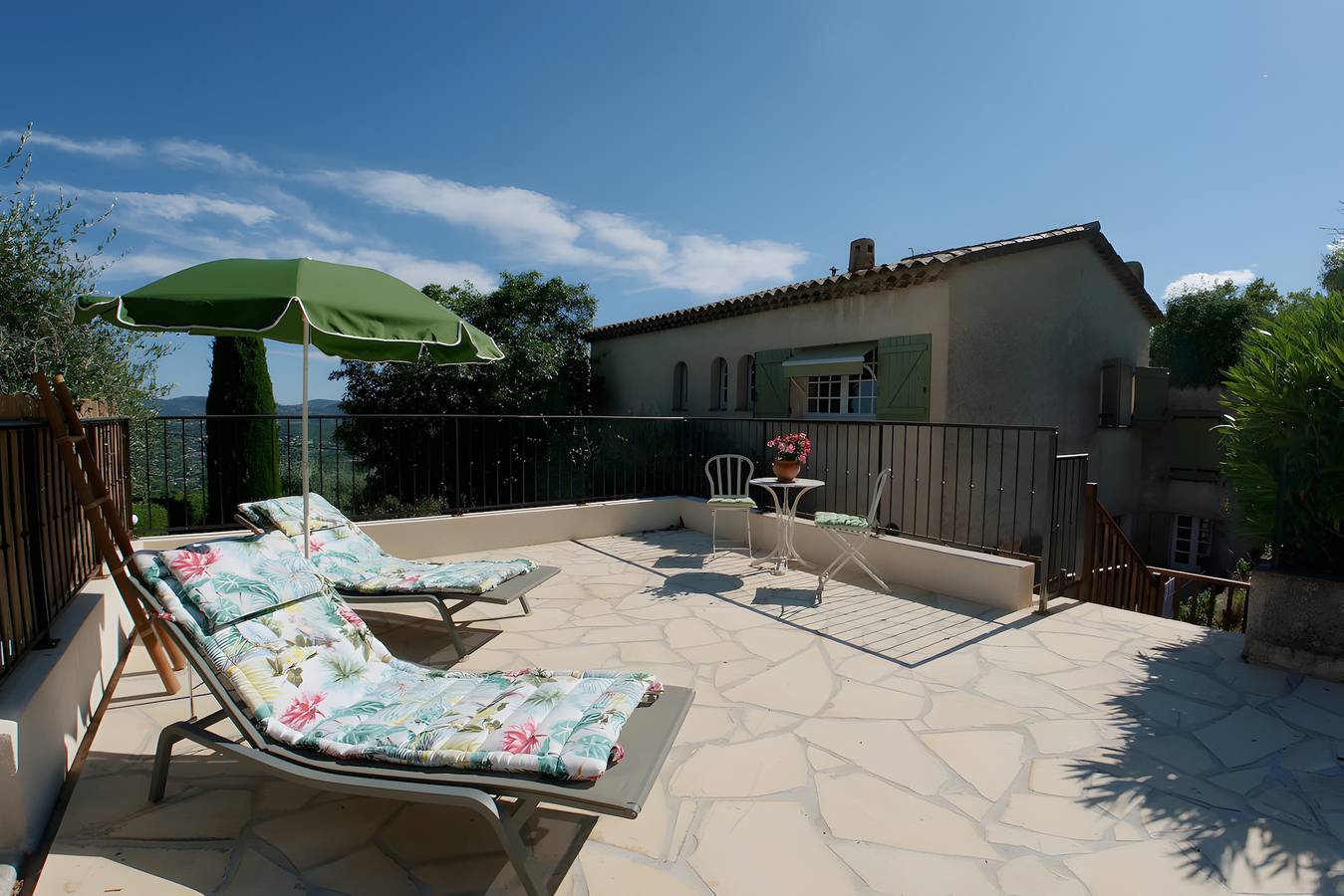 Bed and Breakfast 'Mary Blue' with Sea View, Wi-Fi and Air Conditioning in Spéracèdes, Mediterranean Coast (France)