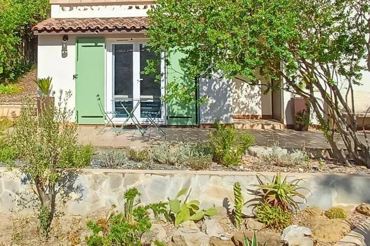 Gîte pour 2 personnes, avec Terrasse et Piscine dans Calanque de Cap Rousset - 3
