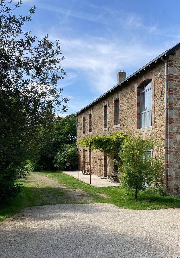 Location de vacances pour 4 personnes, avec Terrasse et Jardin ainsi que Piscine et Vue à Saint-André-sur-Sèvre