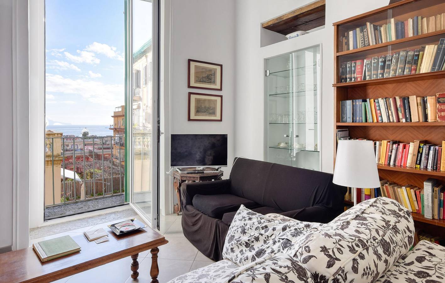 Ganze Ferienwohnung, Appartement mit Meerblick im Obergeschoss - Strandnähe in Neapel, Neapel Provinz