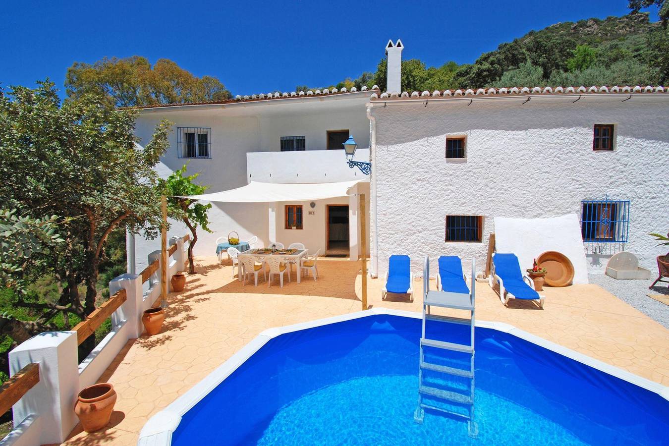 Villa La Zorzalera with plunge pool, wifi, airco in Comares, Provincia de Málaga