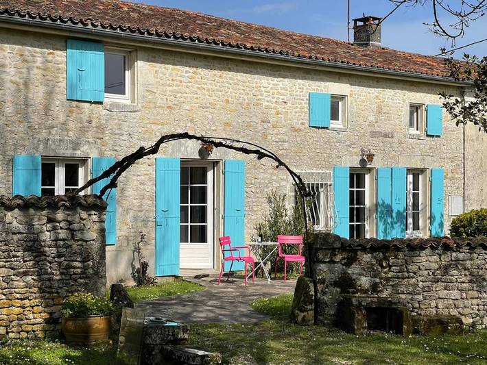 Gîte pour 10 personnes, avec jardin à Saint-Loup (Charente-Maritime)