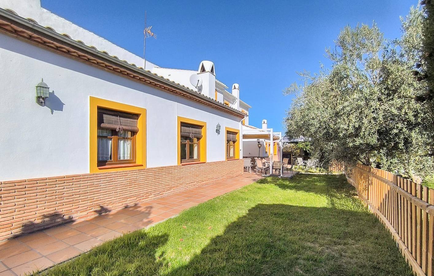 Accogliente appartamento con piscina, camino e WiFi vicino a Venta las Navas in Venta las Navas, Almedinilla