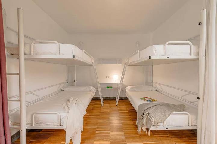 Casa rural para 20 personas, con Terraza además de Jardín y Vistas en Santander - 4
