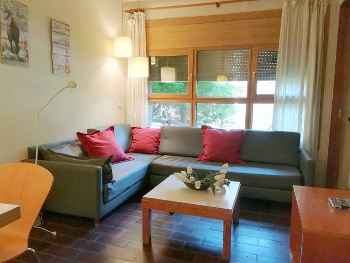 Apartamento de vacaciones para 5 personas, con jardín además de terraza y piscina - 1