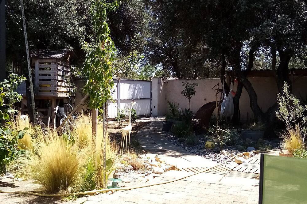 Bed and breakfast, quiet area near Orange, Vaucluse in Sérignan-du-Comtat, Vaucluse