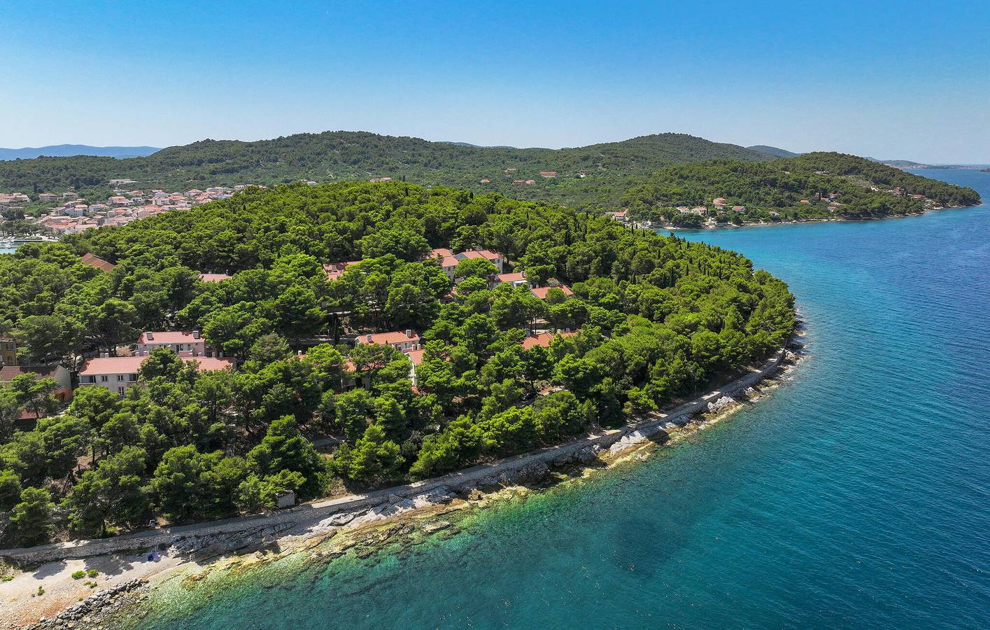 Ganze Ferienwohnung, Reizendes Apartment mit Meerblick, Terrasse und Parkplatz in der Nähe des Strandes V. Sabuša in Kukljica, Insel Ugljan