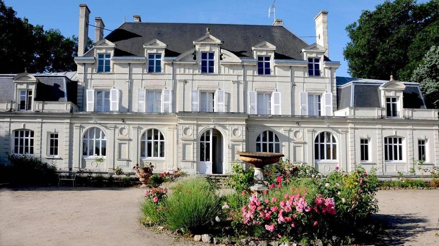 Appart’hôtel pour 2 personnes, avec Jardin et Vue à Brain-sur-Allonnes