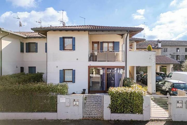 Location de vacances pour 4 personnes, avec Jacuzzi et Jardin à Fontanafredda