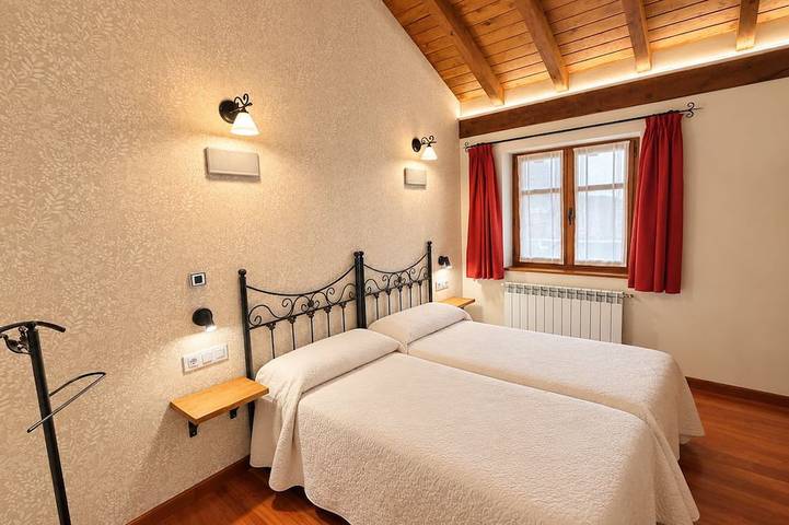 Casa Peña Prieta - V.R. El Canton in Vega de Liébana, Cordillera Cantábrica