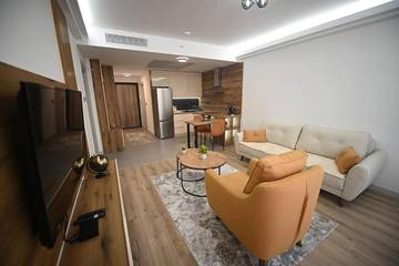 Gîte pour 2 personnes, avec balcon et sauna ainsi que piscine et jacuzzi, adapté aux familles à Skopje