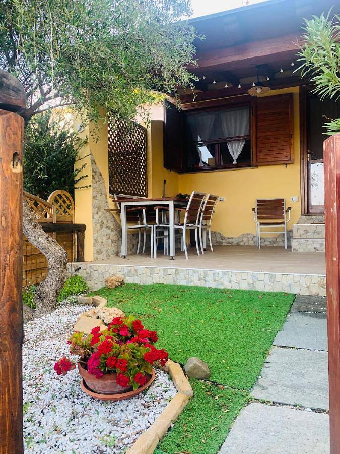 Villa for 5 people, with Terrace and Yard as well as View in Simius