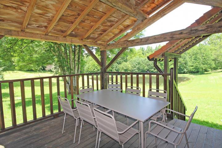 Gîte pour 8 personnes, avec terrasse ainsi que jardin et piscine à Château-Chervix - 4
