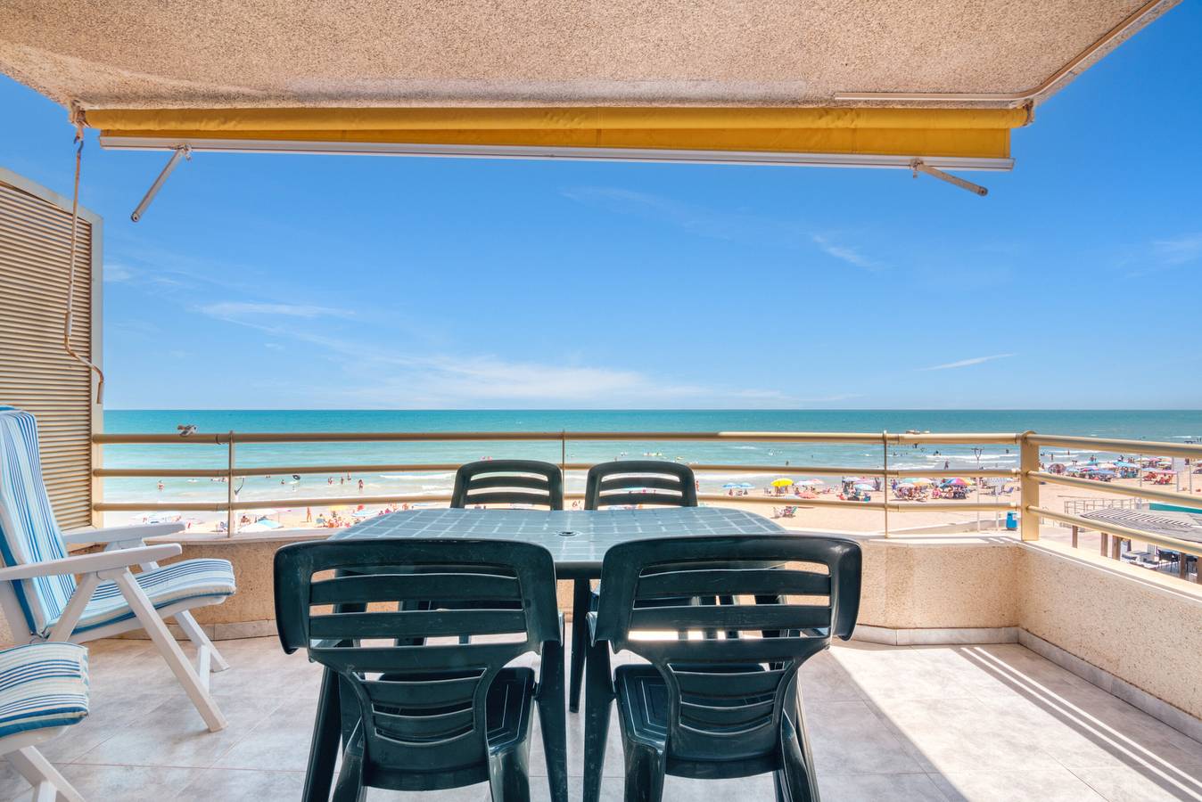 Apartamento entero, Apartamento 'Vistamar' con balcón y Wi-Fi in Bellreguart, Costa de Valencia