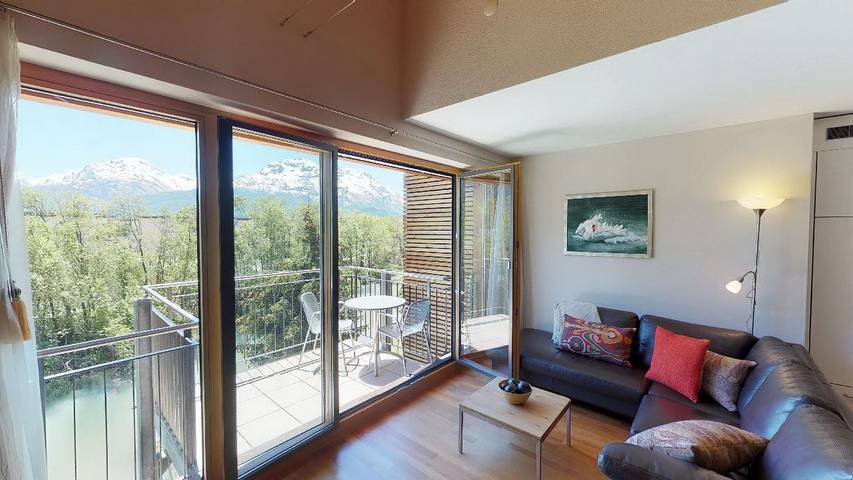 Ferienwohnung für 5 Personen, mit Balkon und Ausblick in Samedan