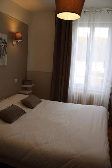 Hôtel pour 23 personnes, avec jardin à Dangé-Saint-Romain