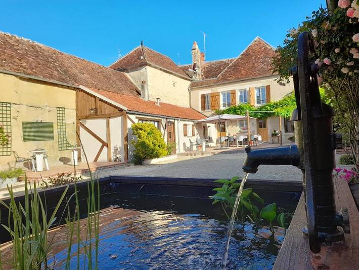 Location de vacances pour 2 personnes, avec terrasse et vue à Ouanne - 2