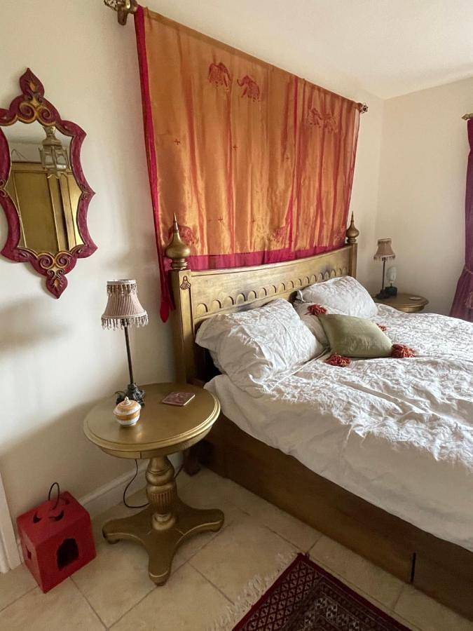 Single Room in Glastonbury, Somerset