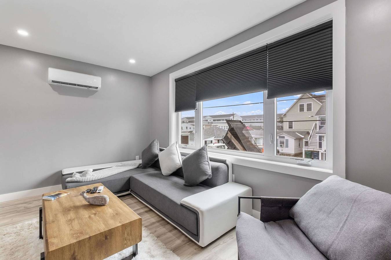 Entire apartment, New Luxury 4 Bed Condo, Perfect for Winter Rental in Hampton Beach, New Hampshire