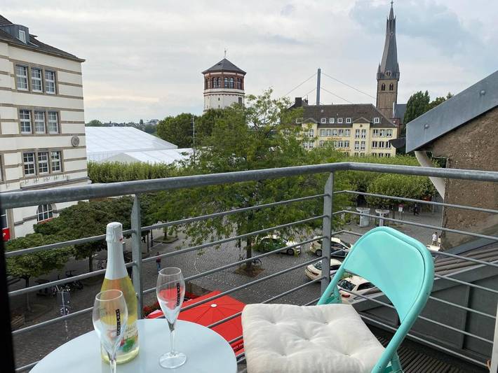 Ferienwohnung für 8 Personen, mit Balkon und Seeblick sowie Ausblick in Düsseldorf