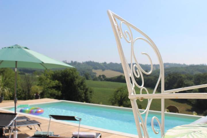 Location de vacances pour 4 personnes, avec jardin ainsi que vue et piscine à Beaumarchés - 3