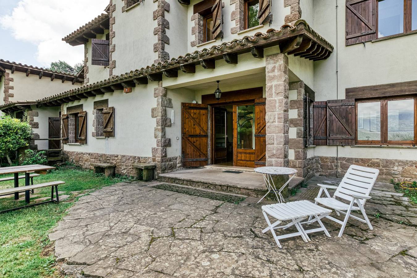 Vakantiehuis Can Blau met Uitzicht op de Bergen, Zwembad, Tuin & Wi-Fi in Vallfogona de Ripollès, Catalaanse Pyreneeën