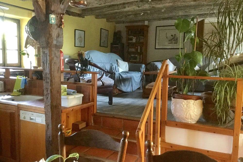 Cottage offrant de superbes vues et une piscine chauffée privée in Ayen, Région de Brive-la-Gaillarde