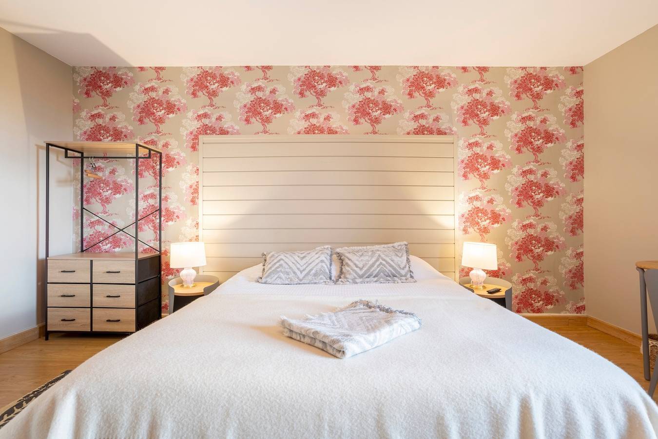 Suite Communicante 'Anne De Bretagne' avec terrasse partagée, jardin partagé et Wi-Fi in Concarneau, Côte de Cornouaille