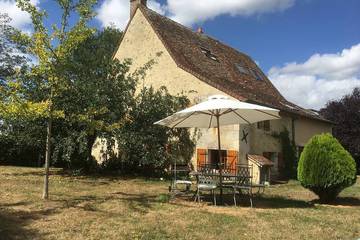 Gîte pour 9 personnes, avec jardin, animaux acceptés à Brunelles