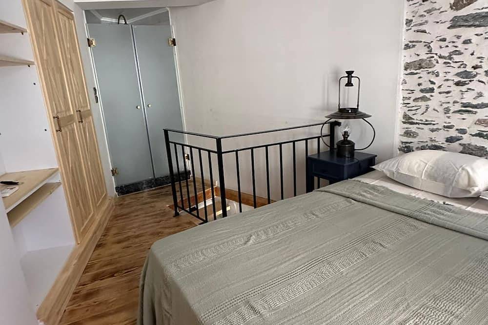 Plomari Geometer House: 1br with Wifi, Ac in Lesbos