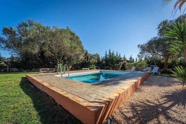 Gîte pour 4 personnes, avec Balcon ainsi que Jardin et Piscine