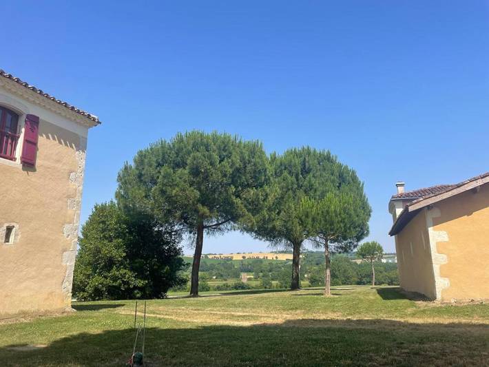 Chambre d’hôte pour 6 personnes, avec vue ainsi que jardin et piscine dans le Gers - 4