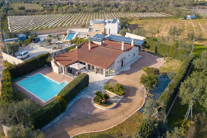 Villa per 7 persone, con piscina, adatto a famiglie con bambini a Conversano