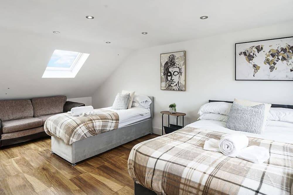 Prv-Parking | Jacuzzi Bath | Families / Groups | in Elstree and Borehamwood, Hertfordshire