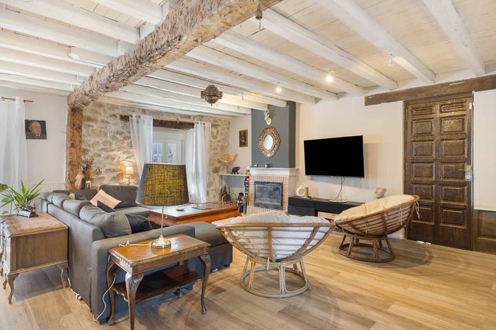 Casa vacacional 'La Casa Del Gallo' con terraza, jardín privado y Wi-Fi in Garganta de los Montes, Provincia de Madrid