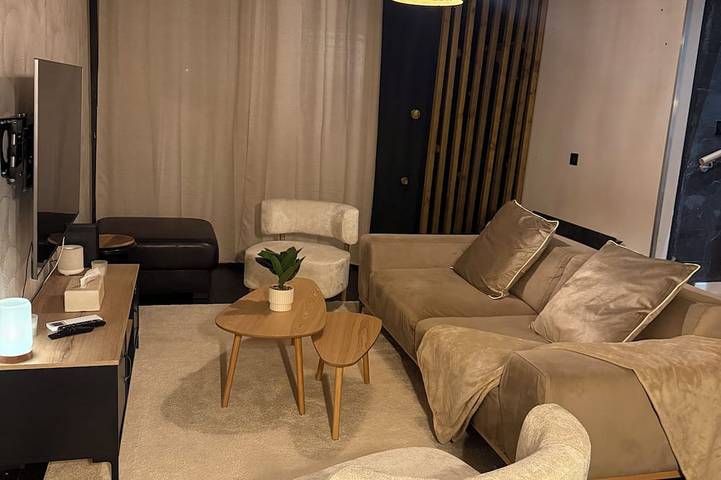 Ganze Wohnung, Cozy duplex with a garden, a playground for children, a pool, and an optional hot tub in Brétigny-sur-Orge, Essonne