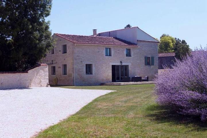 Gîte pour 12 personnes, avec terrasse et jardin dans Macqueville