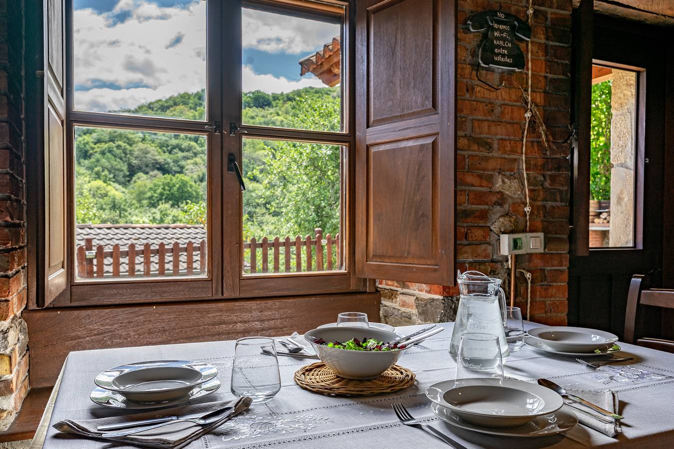 Country House 'La Campanona' with Mountain View, Private Terrace and Wi-Fi in Cangas de Onís, Asturias Province