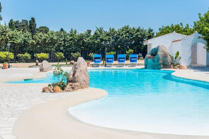 Hôtel pour 2 personnes, avec Terrasse et Jardin ainsi que Piscine et Sauna dans Orosei