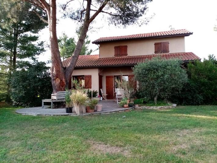 Gîte pour 8 personnes, avec jardin et vue dans Duffort
