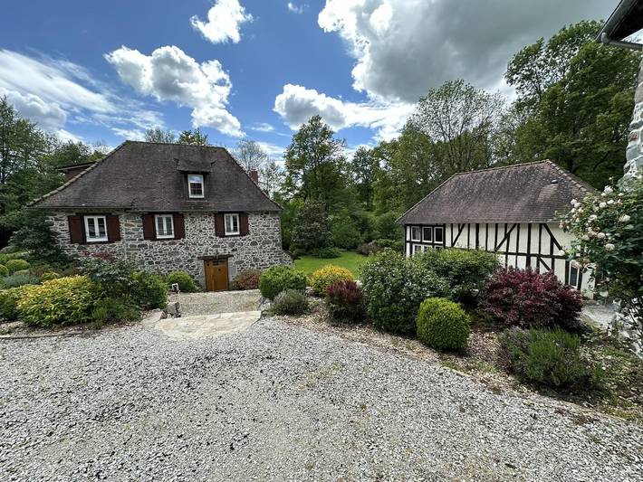 Gîte pour 12 personnes, avec jacuzzi et terrasse ainsi que piscine et jardin dans Haute-Vienne - 3
