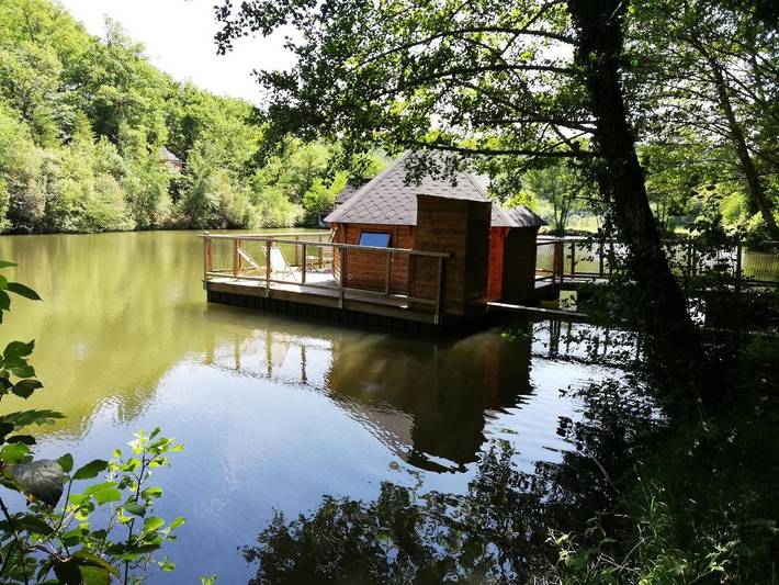 Location de vacances pour 2 personnes, avec terrasse et vue sur le lac à Saint-Cyprien-sur-Dourdou - 4