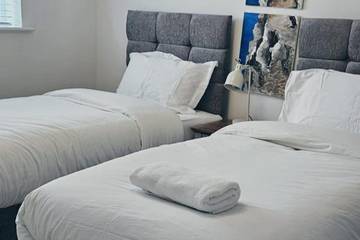 Holiday Rental for 11 People in Preston, Lancashire, Photo 2