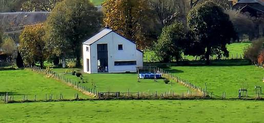 Location de vacances pour 8 personnes, avec piscine ainsi que jardin et vue dans Tavigny