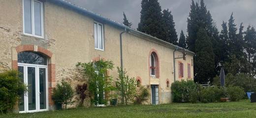 Auberge pour 12 personnes, avec vue ainsi que jardin et terrasse à Mas-Saintes-Puelles