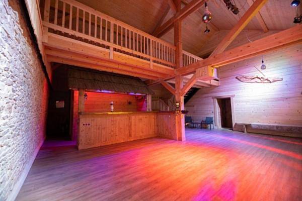 Location de vacances pour 15 personnes, avec piscine et terrasse ainsi que vue et sauna, animaux acceptés à Vaucluse (Doubs) - 4